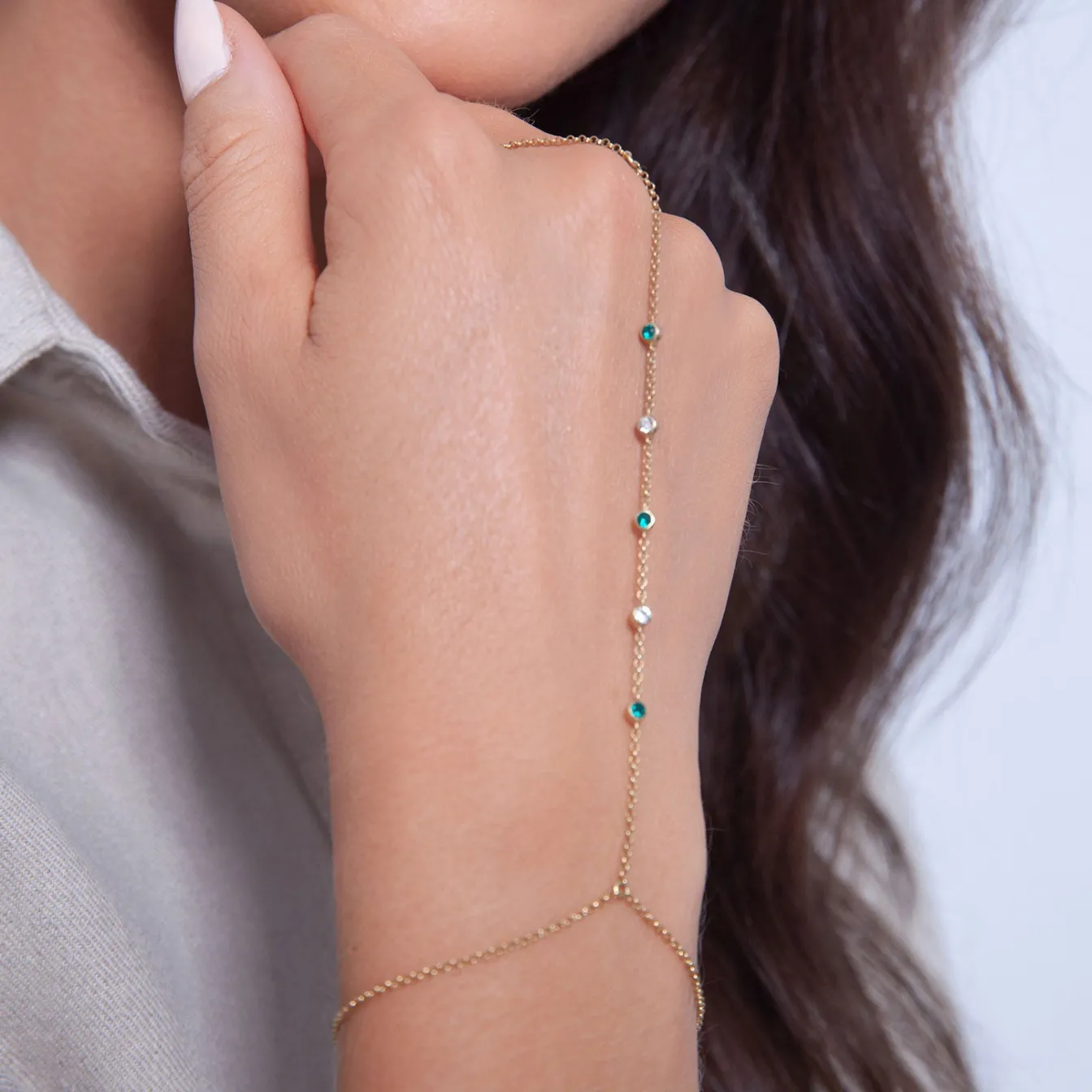Elli "Armband Handchain | Kristalle (Grün)< Armbänder|Vergoldet