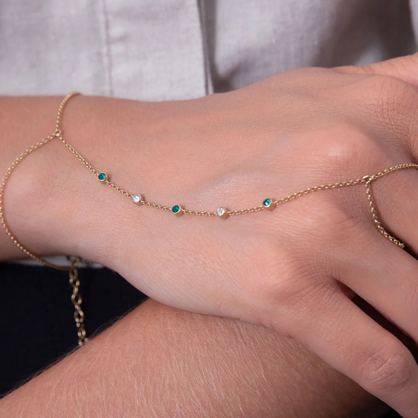 Elli "Armband Handchain | Kristalle (Grün)< Armbänder|Vergoldet
