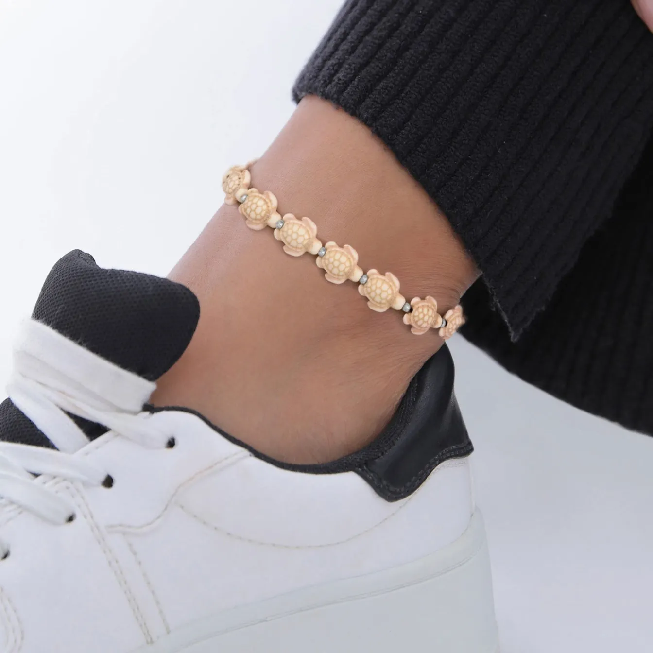 Elli "Fußkette Schildkröte | Synth. Howlith< Edelsteine|Fußschmuck