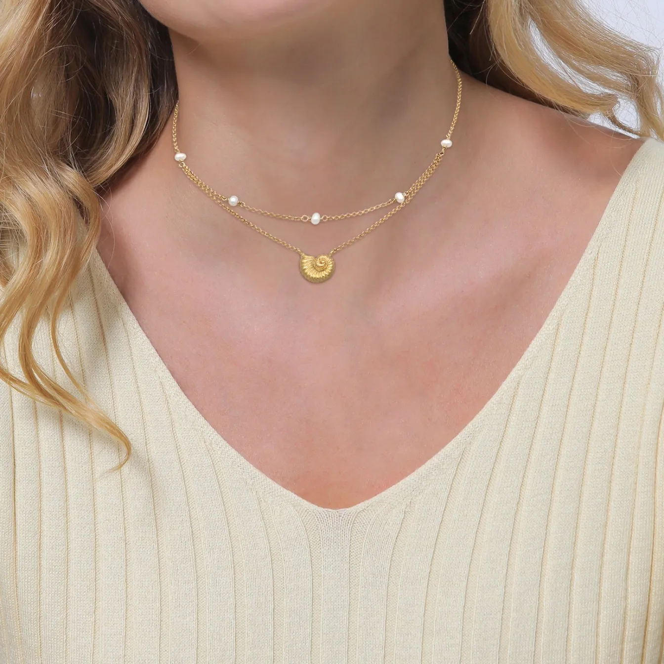 Elli "Layer-Choker Muschel | Süßwasserzuchtperle< Vergoldet|Perlen