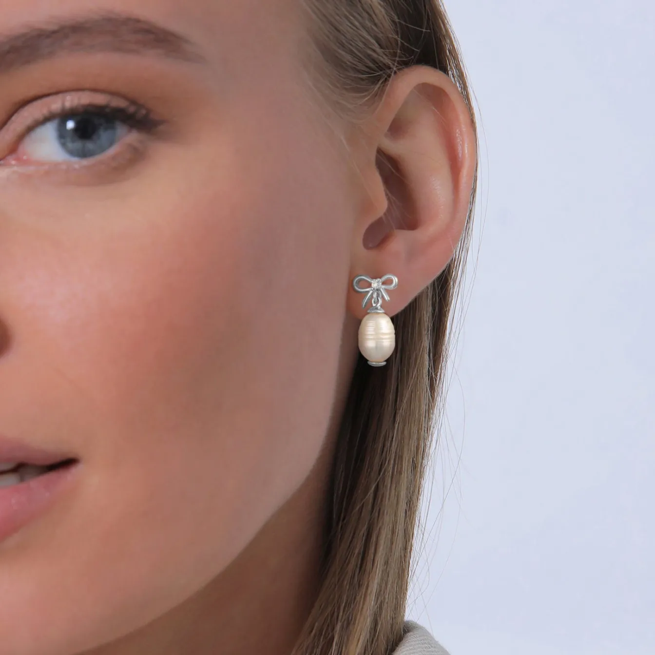 Elli "Ohrhänger Schleife | Süßwasserperle, Zirkonia (Weiß)< Symbol-schmuck|Perlen