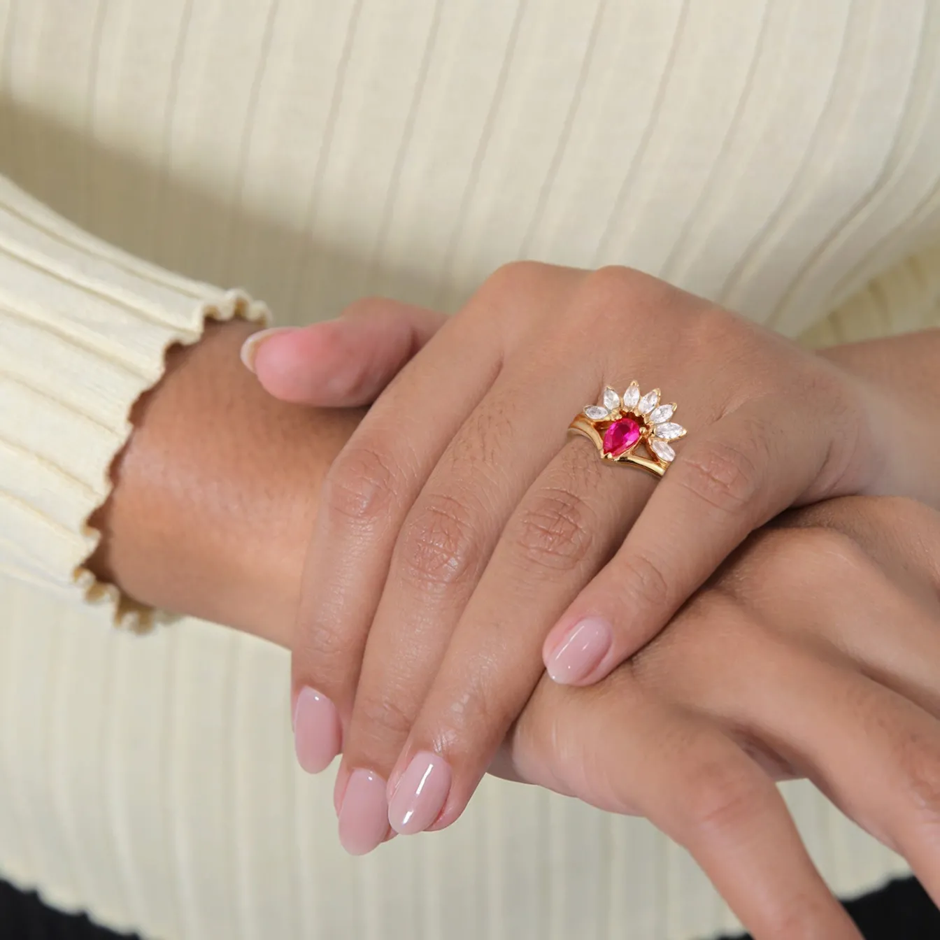 Elli "Ring Glamourös | Zirkonia, synth. Rubin (Weiß, Pink)< Ringe|Vergoldet
