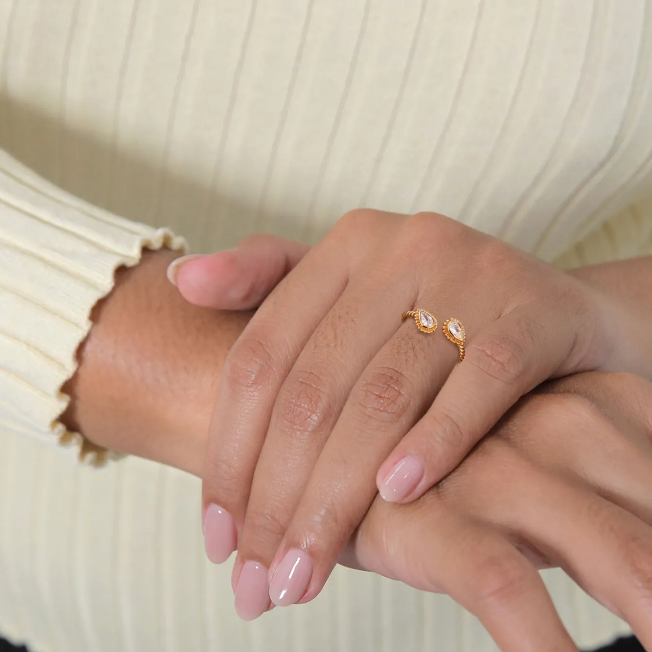 Elli "Ring Tropfen Gedreht | Zirkonia (Weiß)< Ringe|Vergoldet